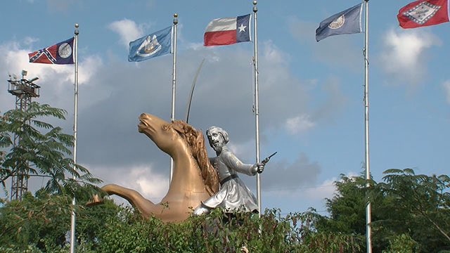 Hallingdal's tweet image. Nashville's own eyesore Nathan Forrest looms over drivers in I65. Private land. Can't do anything about it! #ConfederateStatues @SRuhle