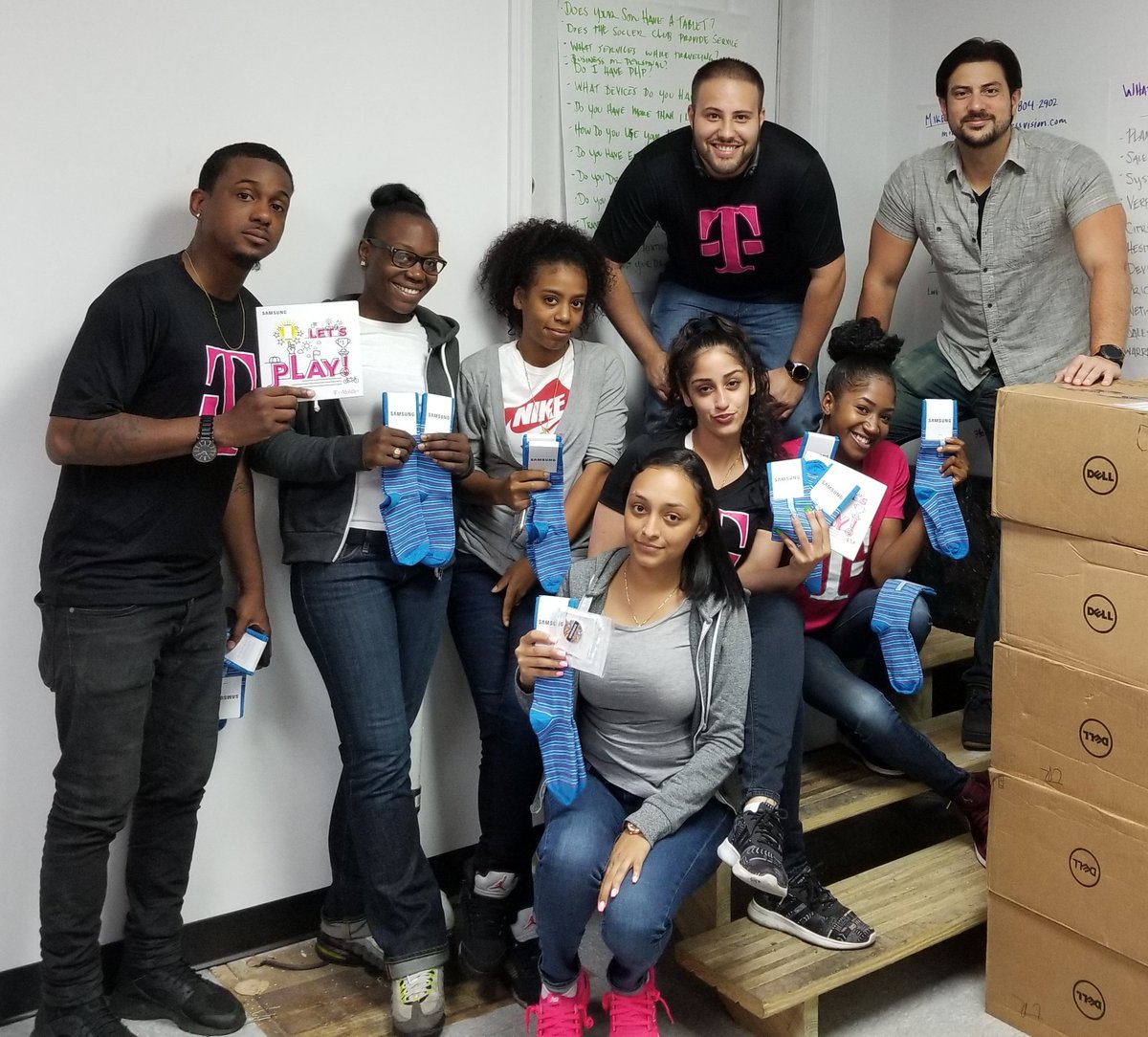 JakeJonesNYC's tweet photo. @WirelessVision @theSamsungSide @JohnLegere @msanmar2 Wireless Vision MLC in NYC #magenta #galaxy https://t.co/2ein8Ya5F9