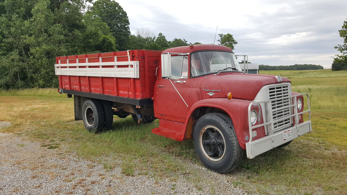 Jake_Greenstone's tweet photo. We're saying goodbye to an old friend. This 1962 International Loadstar has hauled a lot of grain (among other things) for our farm. https://t.co/j5rUdQK4Ce