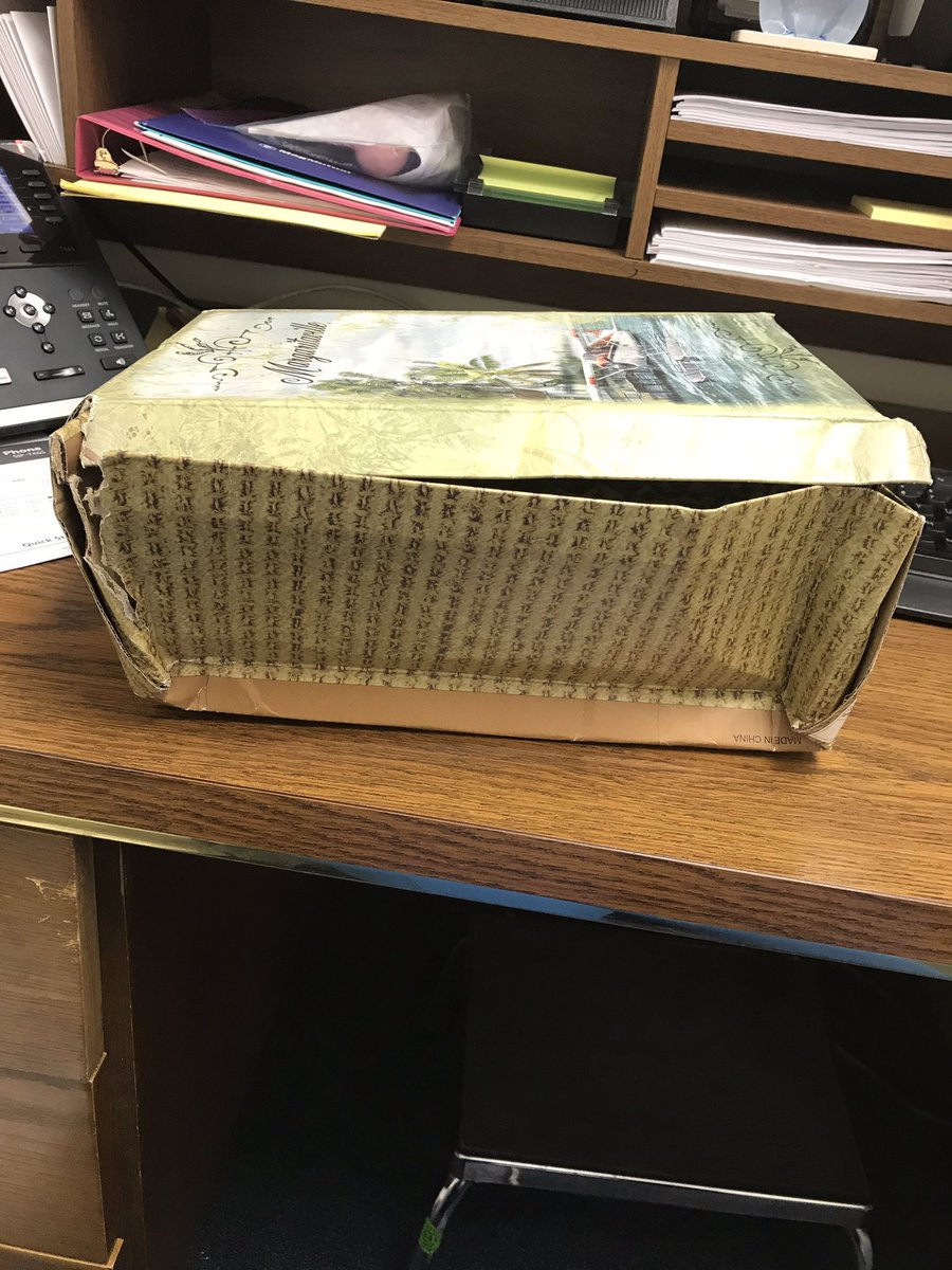 RandiC21's tweet photo. Really @UPS and @ShoeCarnival?? Paid for expedited shipping and it was late and now the box is crushed! It's a birthday gift for someone. https://t.co/XERiJJHYsk