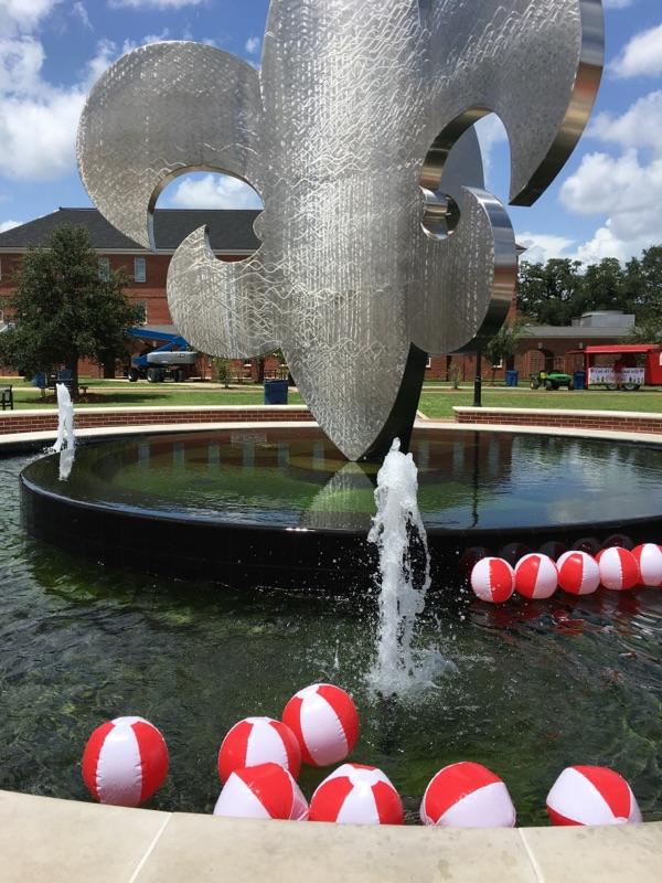 ULFirstYear's tweet photo. Cool off in the quad starts at 2pm! Ice cream, water, video games, frozen drinks and more awaits you!! #UL21 #CajunConnection https://t.co/HEIhzKUur7