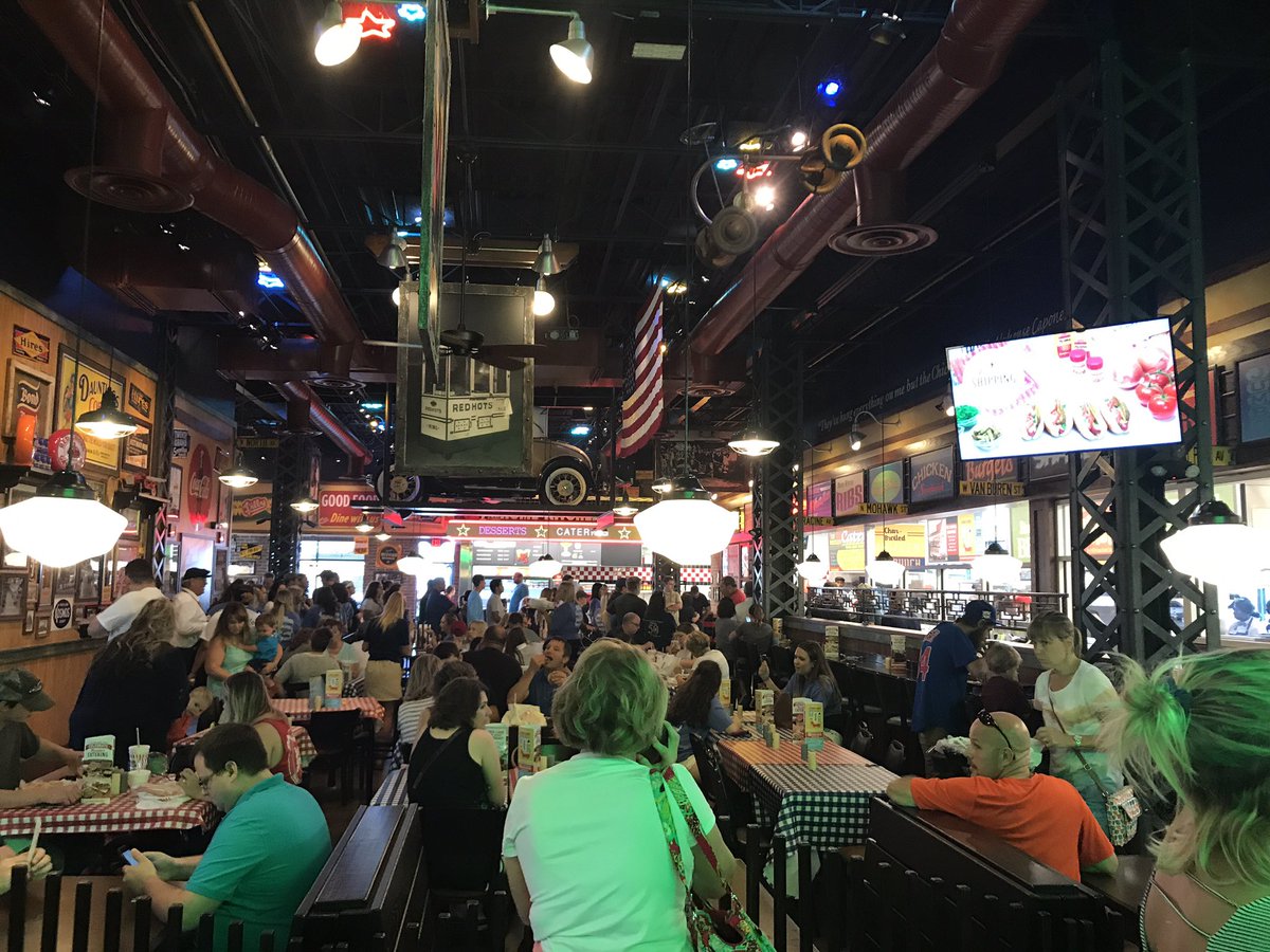 BobTodd868's tweet photo. Hello Portillo's!! https://t.co/PlZRbqgVZm