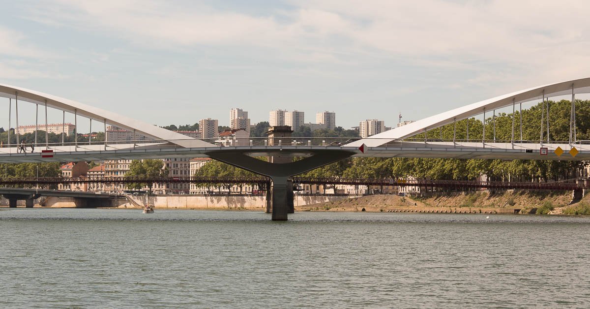 sandrillonlyon's tweet photo. C'est L'été ! Si on allait se balader en bateau ?
https://t.co/xXfeWI8mMm
#lyon #vieuxlyon #lyonconfluence 
@onlylyon @lyon @vieuxlyon https://t.co/PuNMtLOsVE