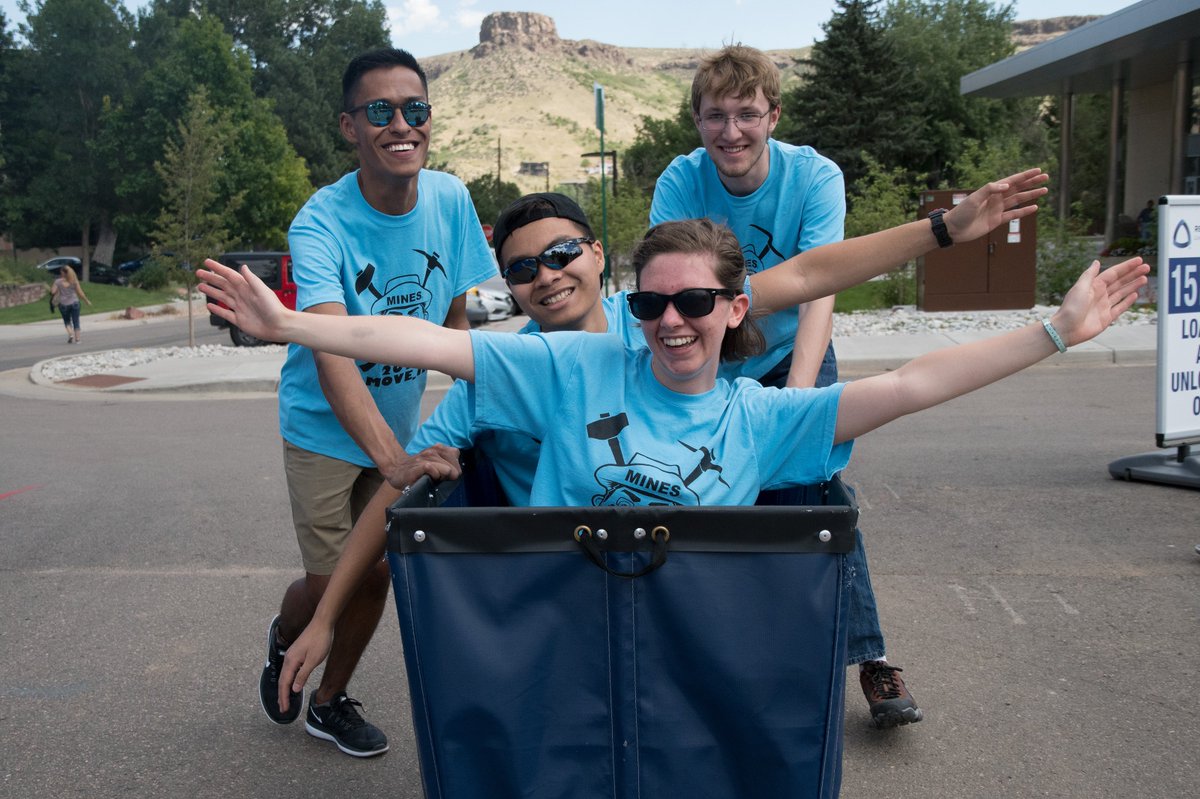 coschoolofmines's tweet photo. We're still having a #helluvagoodtime out here! It's awesome seeing so many friendly faces during Move In! #helluvaengineer https://t.co/amXFeZ8RxT