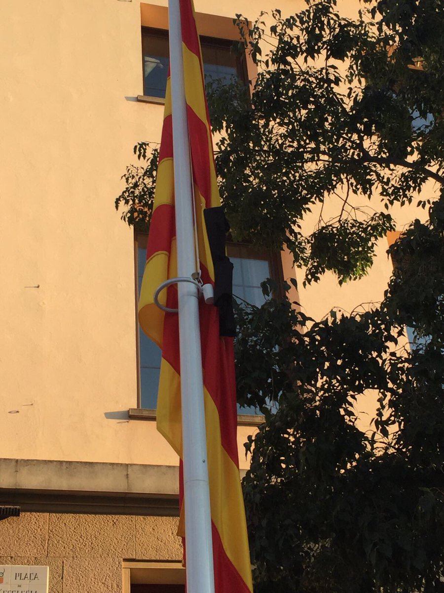 ajlagarriga's tweet photo. Consternats x atac a #Rambles #Barcelona. Des d #laGarriga tot el nostre suport a víctimes i seves families #attackbcn #AtemptatBarcelona https://t.co/w2YzGUA18a