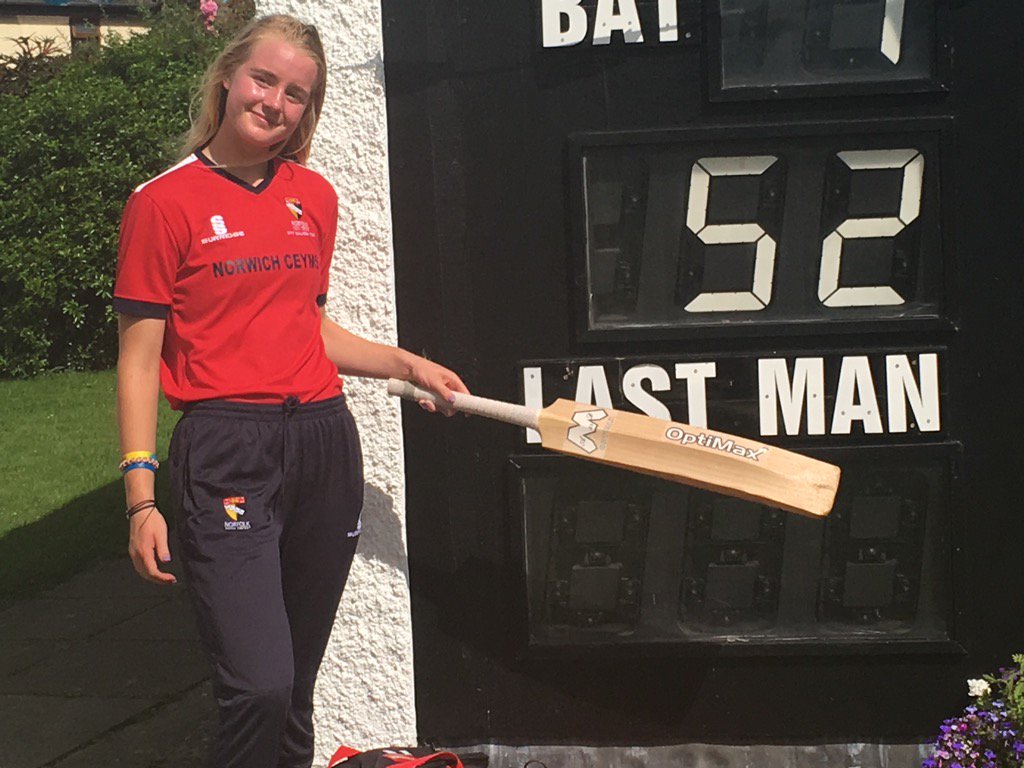 ChrisPringle10's tweet photo. 50 for @EleanorPringle1 @owzatcricket https://t.co/7vgwwIc2KA
