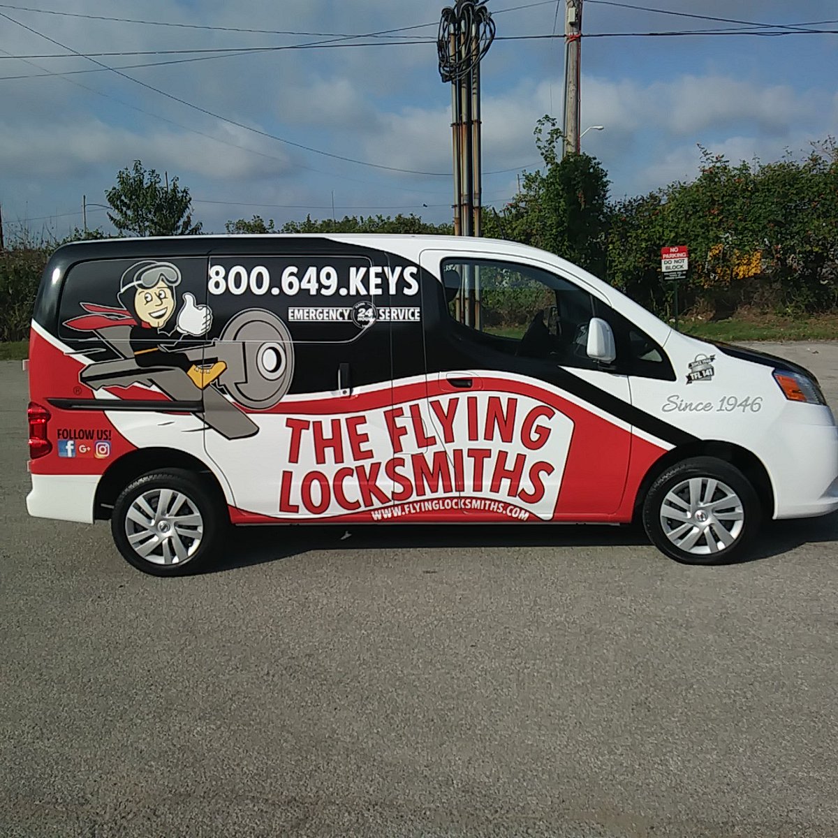 PremierDecal502's tweet photo. Partial wrap for @TheFlyingLoc01 #Partialwraps #wraps #fleetgraphics https://t.co/vZtU83FjuT