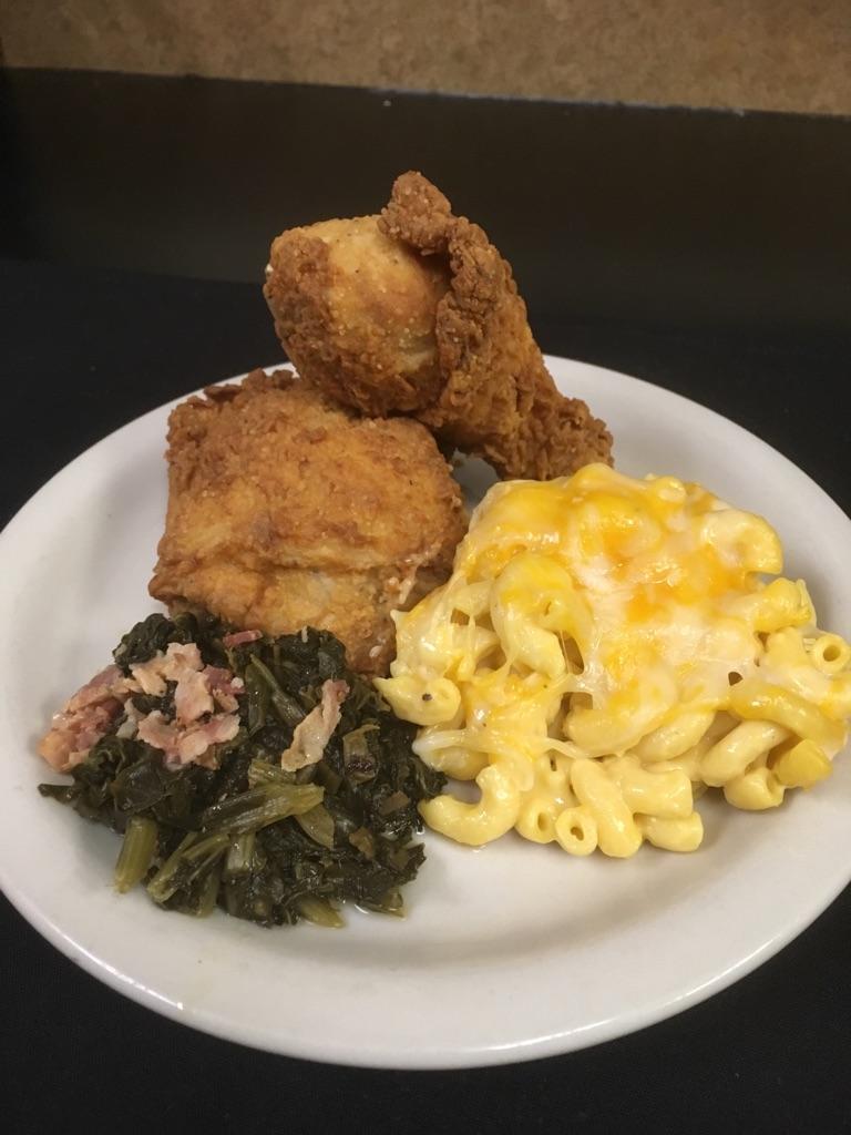mmidining's tweet photo. It's Thursday and you know what that means @BelhavenU.... #friedchicken #soulfood #MMIDining https://t.co/nWcDLaS14F