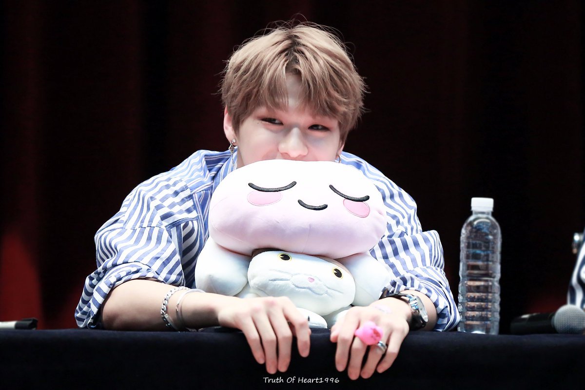 gotgreatgirll's tweet photo. [    갓다니엘    ]
chubby chubby.. Apeach Nielpeach

thx original pic : Truth of heart1996
#강다니엘 #KangDaniel 
#WANNAONE  #워너원 #wannaonefanart https://t.co/8yXqBxTiae