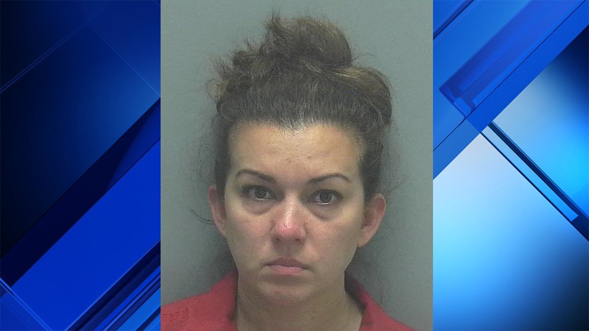 Florida woman caught snorting cocaine off iPhone in school parent pickup line bit.ly/2uTqEyW?utm_me… https://t.co/ZY2AX0foOM