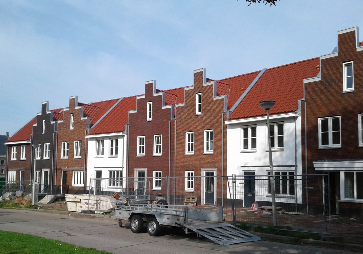 Bezig met woonrijp maken van 10 woningen 'Waterveste fase 2' te #BergenopZoom. Bestrating aan de voorgevel zijde inmiddels gereed.