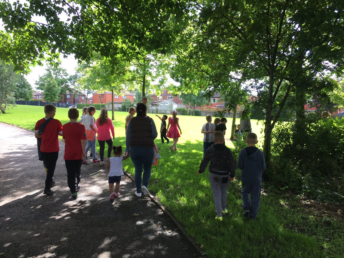 Nature Talk about the different trees in Stoneleigh Park 🌲 and how to take care of them#FCHOStrong <a href="/CafferkyEmma/">Emma Cafferky</a> <a href="/NHO_Carl/">Carl Turner</a> <a href="/LeeHolden52/">Lee Holden</a>