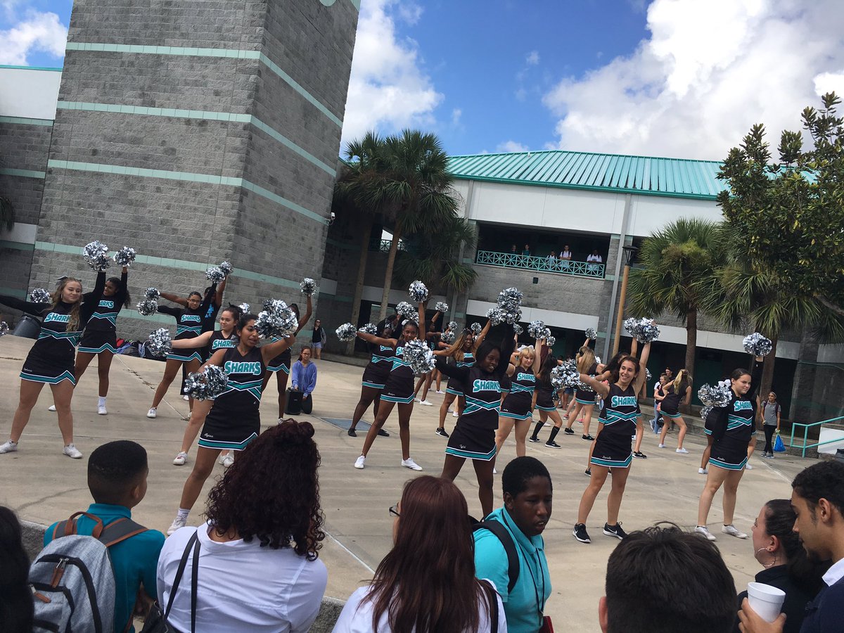 Game tonight 7pm at Creek field <a href="/CoachBurtonAhs/">Melanie Burton</a>