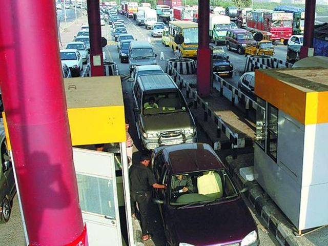 news24tvchannel's tweet photo. अब टोल नाके पर लाइन से मिलेगी निजात, सरकार ने किया ये काम #NHAI #mobileapp #myfastag #fastagpartner https://t.co/sy1mCRrAQC https://t.co/VzaMq9Dirj