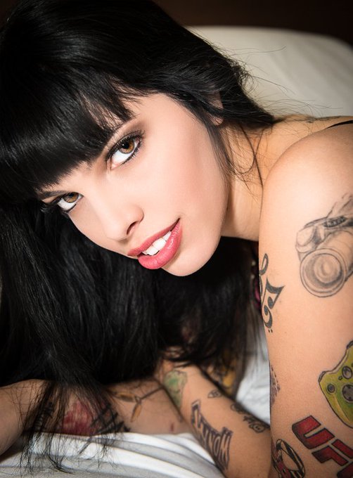 Amazing photo by @TerryEwald https://t.co/jyHr0IwFSu<a class="tags" target="_blank" title="On Twitter" href="/?out=eyJ0eXAiOiJKV1QiLCJhbGciOiJIUzUxMiJ9.eyJpYXQiOjE3MjUxNDg1NTEsImlzcyI6InR3cG9ybnN0YXJzLmNvbSIsIm5iZiI6MTcyNTE0ODU1MSwiZXhwIjoxNzU2Njg0NTUxLCJyZWRpcmVjdF91cmwiOiJodHRwczovL3R3aXR0ZXIuY29tL1RlcnJ5RXdhbGQifQ.uyBUTMgITFfHE3od858eQwAdEjG_OpNtf3i9k3L4zjwpzmEIGtkmE4hBUEvxvk5YCSqDQWPKyd-qtvxIRqO_tw">@TerryEwald</a><a href="/tag/gators"class="tags"><span>#gators</span></a>