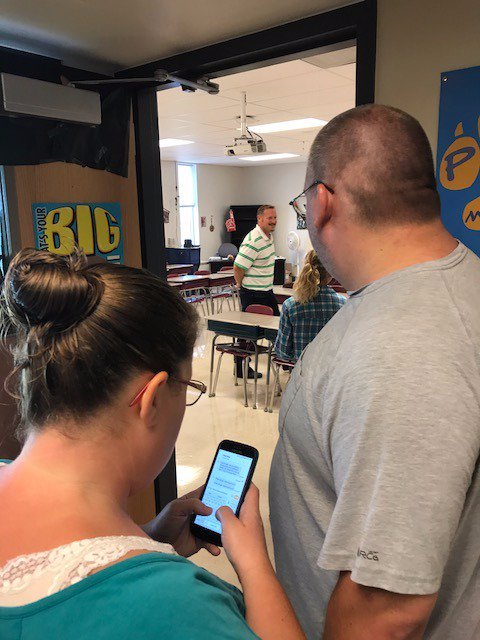 UpperPerkMS's tweet photo. UPMS New Student Orientation - UPMS teachers &amp; staff helping our new students and families get acclimated.  Thank you for all that you do! https://t.co/z35vvW3wWT
