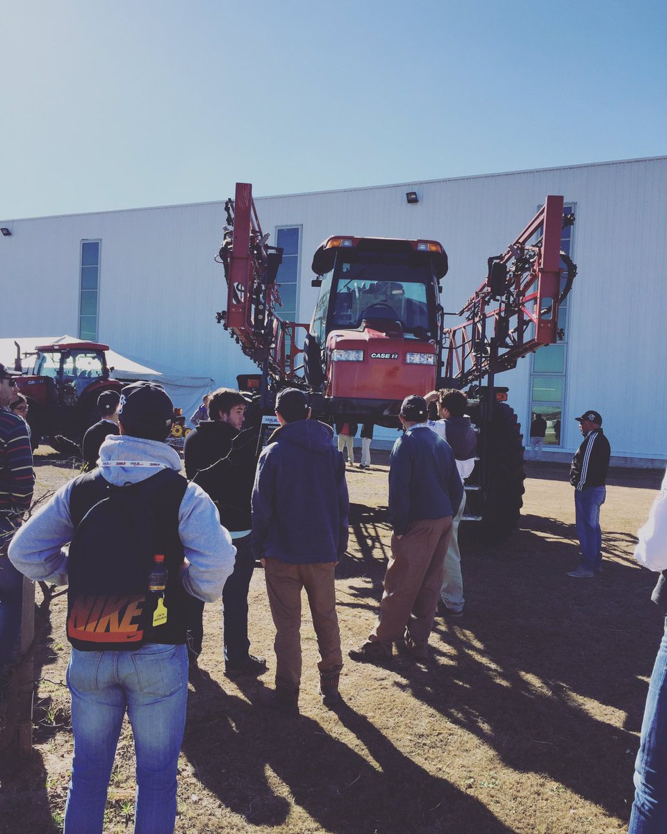 CaseIHArg's tweet photo. Nuestros clientes conocen a la imponente Patriot 350 en el #CaseIHExperience https://t.co/isw59lYXxT