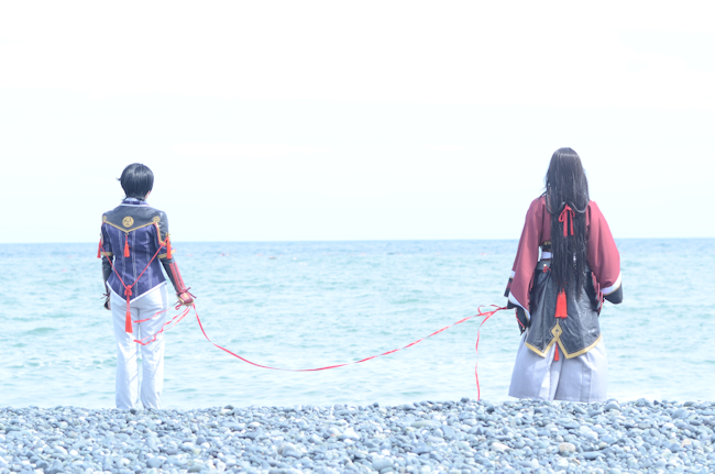 hinagiku0411's tweet photo. 【cos】刀剣乱舞/土方組　※学生現パロ

照りつける太陽も、君の髪とじゃれたがる風も、
いまこの手から伝わる熱も、
あの日とはすべて違う���ずなのに

和泉守兼定：@ddayou888 
photo：@tomatolis https://t.co/cAdM4CTK5p