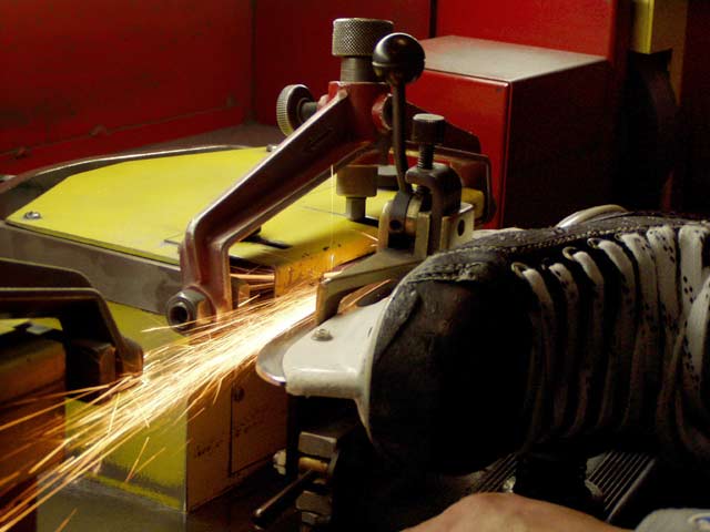 $2 #skate sharpening for the month of August!

#TRUST US WITH YOUR EDGES!

Please contact for availability

#skatesharpening #blades #toonie