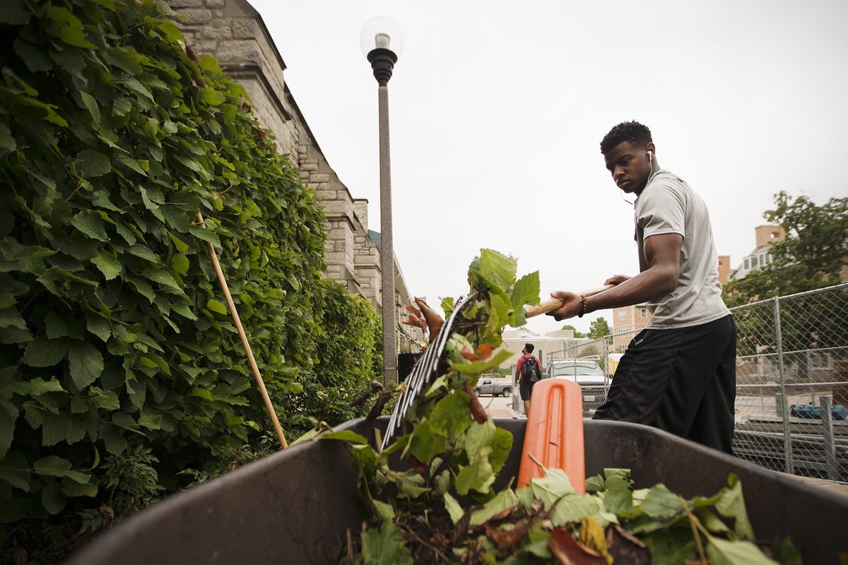 MizzouRec's tweet photo. Overcast skies and outdoor projects #ftw! 😄🍃☁️ #turnoveranewleaf #orseveral #upkeep #werk #landscaping https://t.co/zBtHqIZ7d0