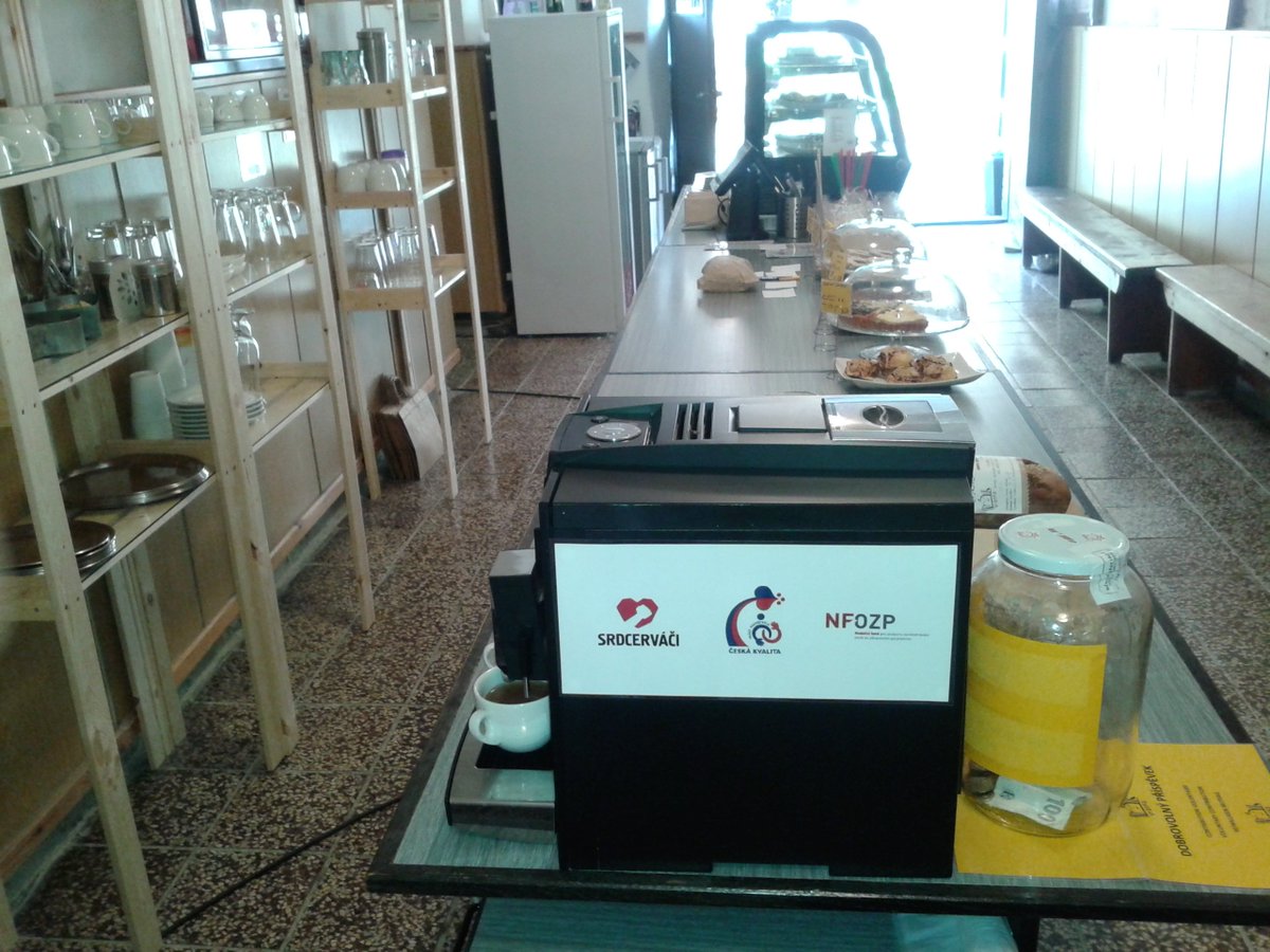 Srdcervaci's tweet photo. Kavárna Vrátka v #Třebíč'i - další místo, kde #Srdcerváči rádi pomáhají. https://t.co/jrkQ5EDrlq https://t.co/FxJSUJAIi2