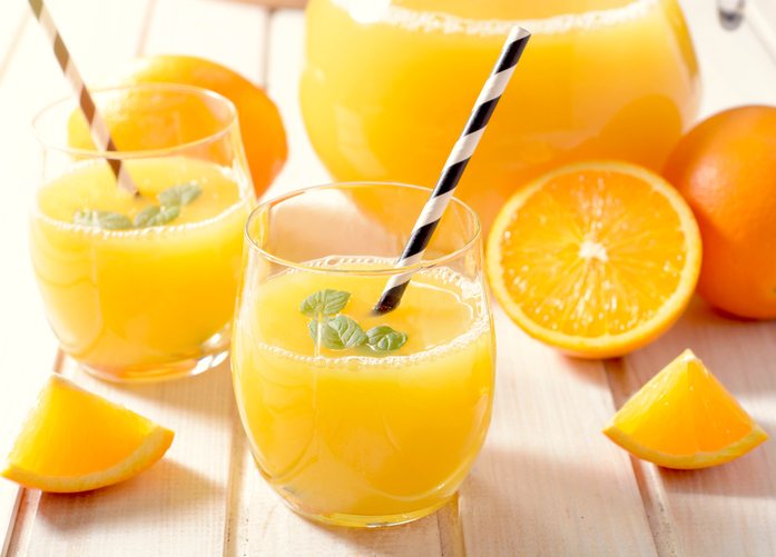 Cómo hacer dos litros de jugo ¡con una naranja! 🍊 bit.ly/2uJ9oQG    (Vía <a href="/emedemujerusa/">Eme de Mujer USA</a>)  
 
  -