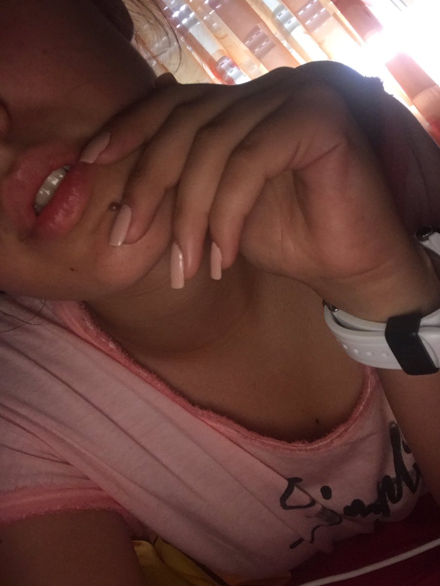 stefania_bur's tweet photo. Holidays are boring 😂. #nails #LOVE_YOURSELF #boringhere https://t.co/tjVNL1spaO