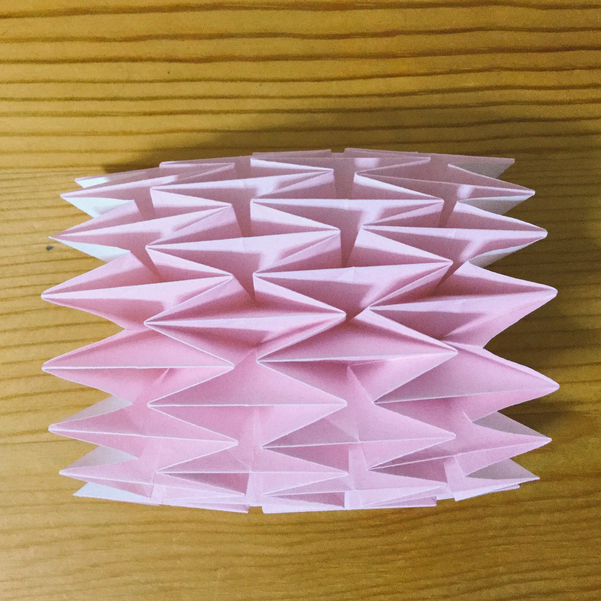 توییتر Origami در توییتر 医療分野で応用されているという なまこ折り 折り目で自然と丸まってくる アコーディオンみたいに広げたり縮めたりできて 面白い T Co Tlv3aekujx