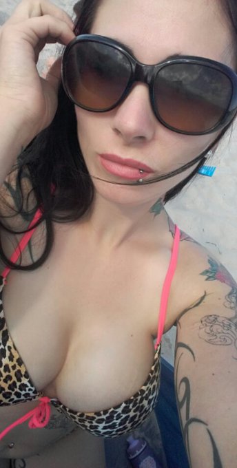 BONUSAKTION bis zum 20.08 Registrieren mit dem Code: URLAUB und du bekommst einen Clip von mir GRATIS<a href="/tag/cash"class="tags"><span>#cash</span></a><a href="/tag/paypigslave"class="tags"><span>#paypigslave</span></a><a href="/tag/zahlsklaven"class="tags"><span>#zahlsklaven</span></a>