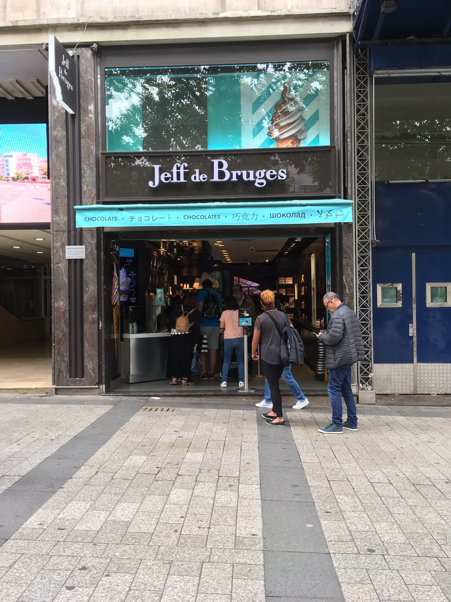 Just been in <a href="/Jeff_de_Bruges/">Jeff de Bruges</a> on Champs-Elysées #chocolates