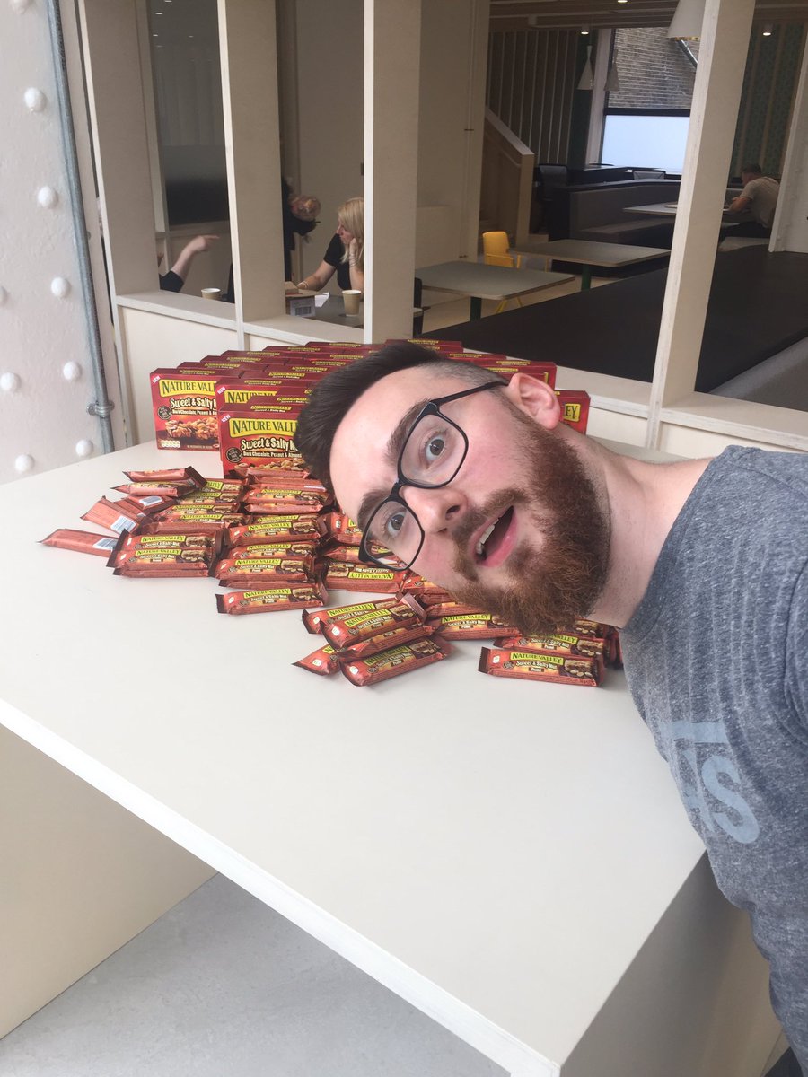 SamDowson's tweet image. Nothing better to pick you up through the last part of the day, than free @NatureValleyUK bars with colleagues @WSBarleymow #snacks