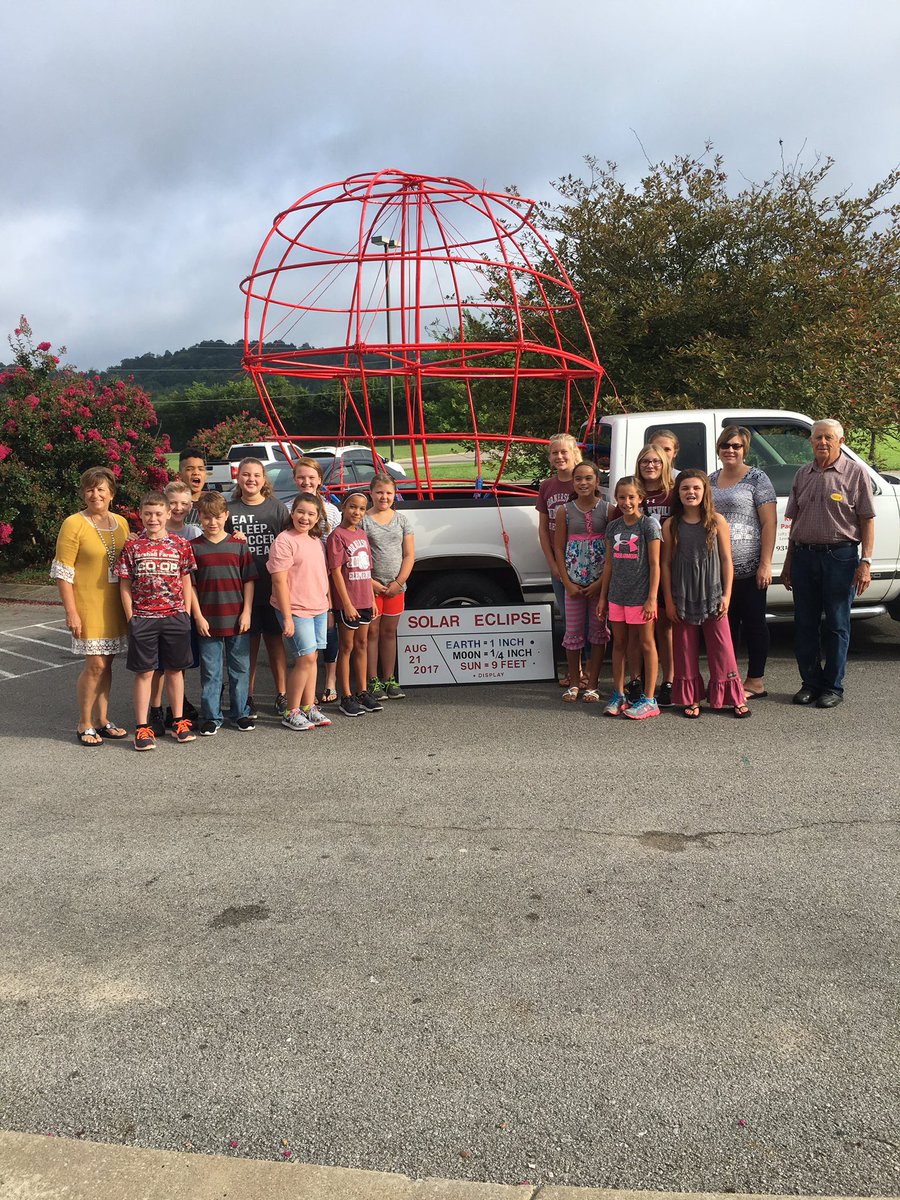 Rudyfin's tweet photo. Cornersville Elementary Beta Club helping Mr. Jackson teach others about the eclipse.
@BulldogsCES #learningbydoing https://t.co/gkZKbGsnar