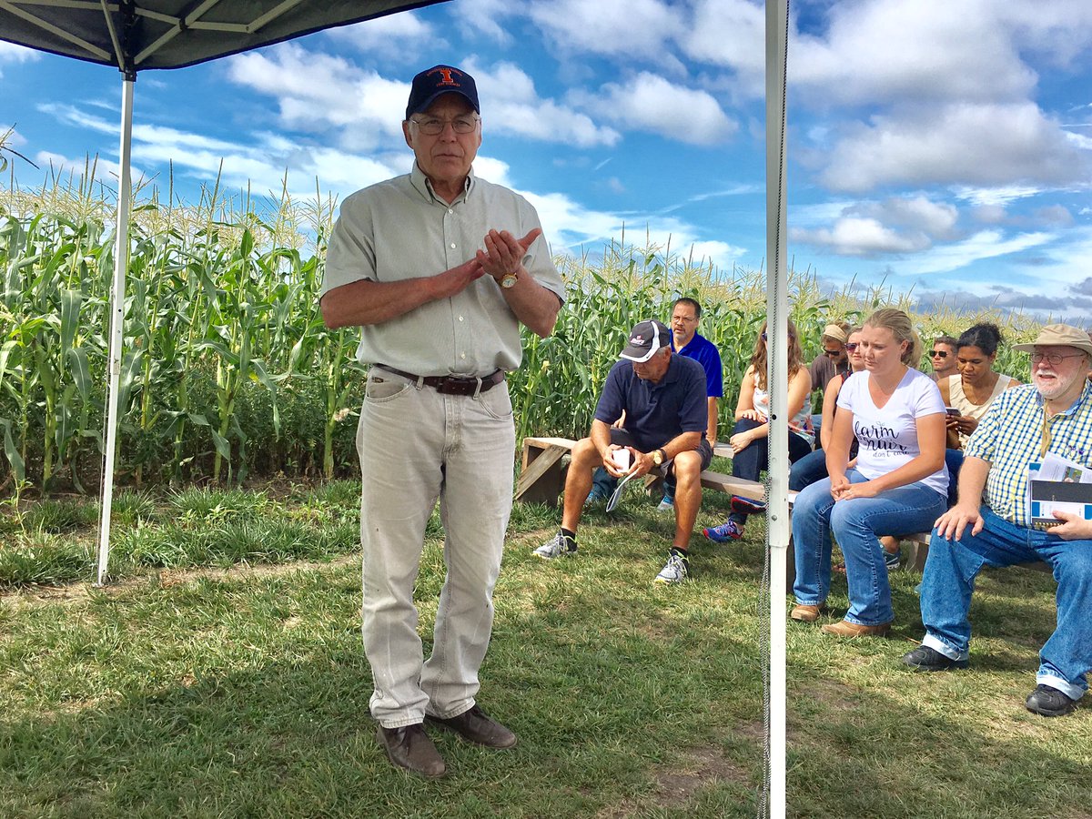 FarmWeekNow's tweet photo. Pushing yields higher via photosynthesis @ACESIllinois #EnergyFarm. Selecting for traits, incremental increases already #agronomyday https://t.co/NTjJpVgwJ9