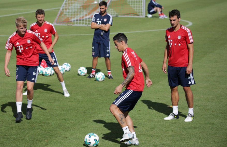 BayernMunichCo's tweet photo. James Rodríguez regresó a los entrenamientos con el primer equipo #BayernMunich https://t.co/7BOk2LRXVB