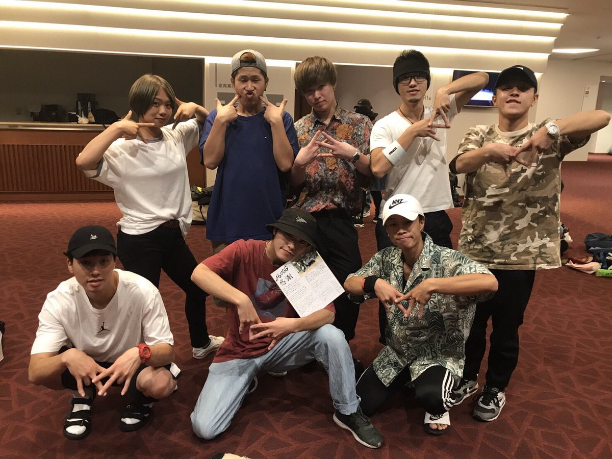 113Mu's tweet photo. 終わりました。
引退と銘打っていたからか、すごくすっきりしました。
自分はこれでMUGGの振付は引退して、次はむうとが引き継いでくれることになりました
紡がれていくね。

んでももう終わりだねーって話をしてたらりょうたがダダこねてたので、、、続きは追いコンで笑
みんなありがとう https://t.co/z6hGCXdwzY