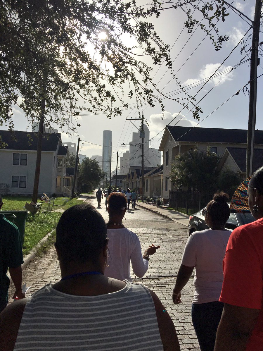 TotesThomas's tweet photo. Community walking with the #GLECPVA panther family #panthersontheprowl #fourthward #FreedmensTown #Nahwewoke #HISD @Gregory_Lincoln https://t.co/JGyHBs32nD