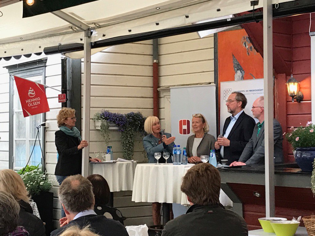 Trenger Norge en ny profesjon? 1/2 ingeniør med IT-komp og 1/2 sykepleier med behandlerkomp? @HiOA_info <a href="/GroJamtvedt/">Gro Jamtvedt</a>