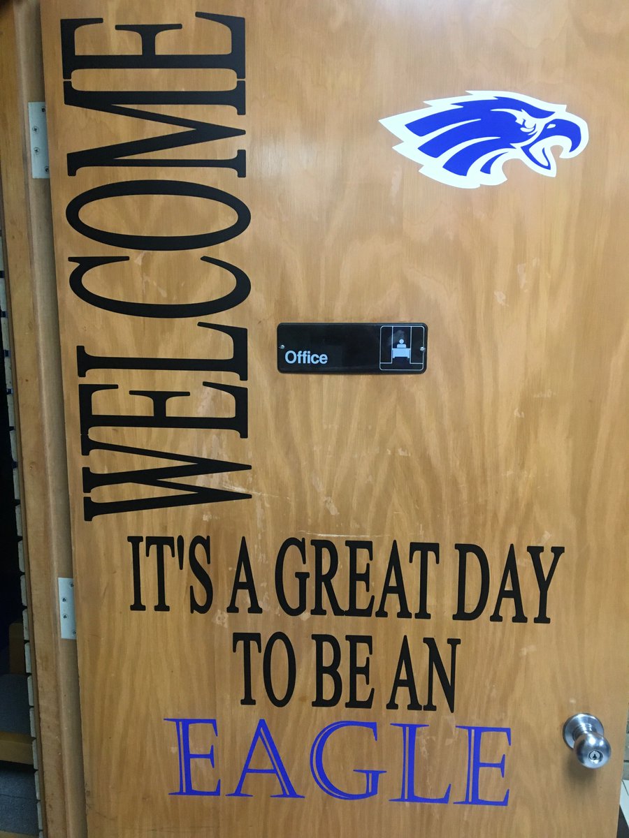 NessCityEagles's tweet image. Welcome #BackToSchool Eagles! Here's our #FirstDayOfSchool2017 Picture. #ItsAGreatDayToBeAnEagle