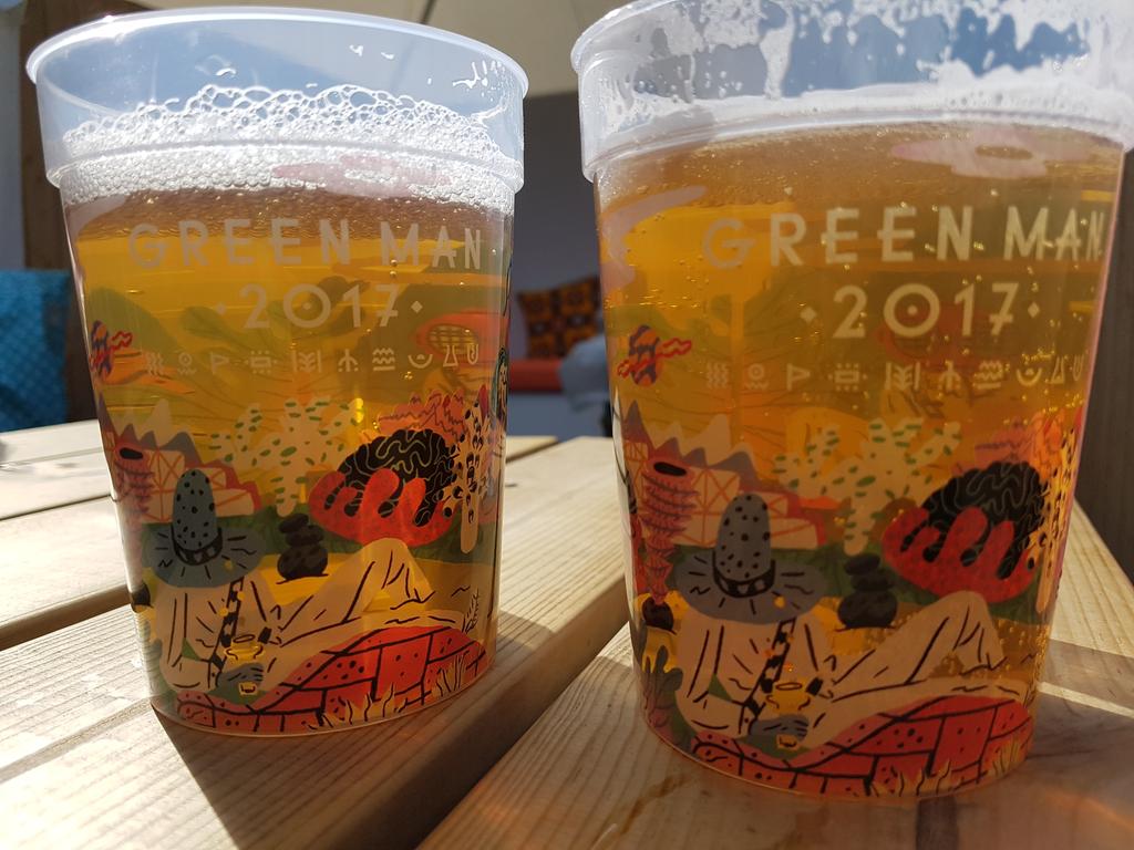 RoffeyDave's tweet photo. The first two of some beers. Glad to be back at the best bar at the best festival! @GreenManFest #andits sunny #GreenManFest https://t.co/tRTIQDVDnt