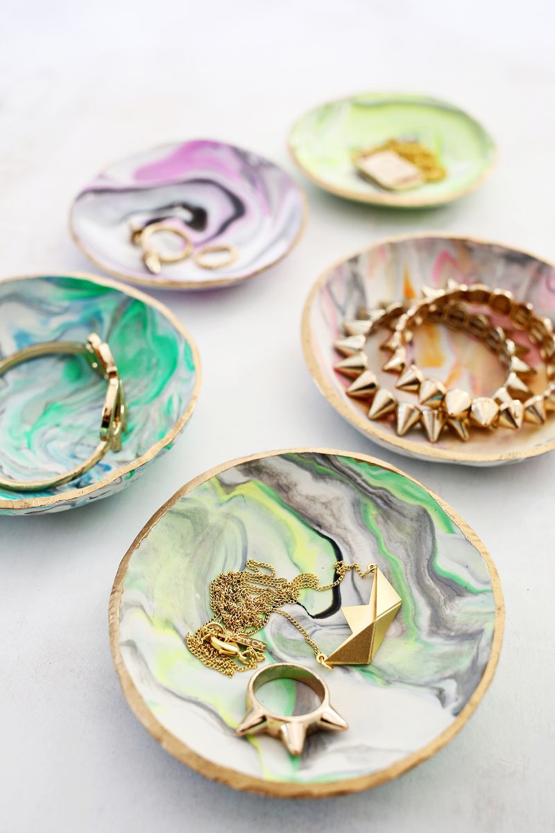 IBeads's tweet photo. What an awesome #DIY jewellery bowl by @abeautifulmess #IBeads 
Shop Polymer Clay: https://t.co/ohE0i9bxfP https://t.co/JndMnTT4YB