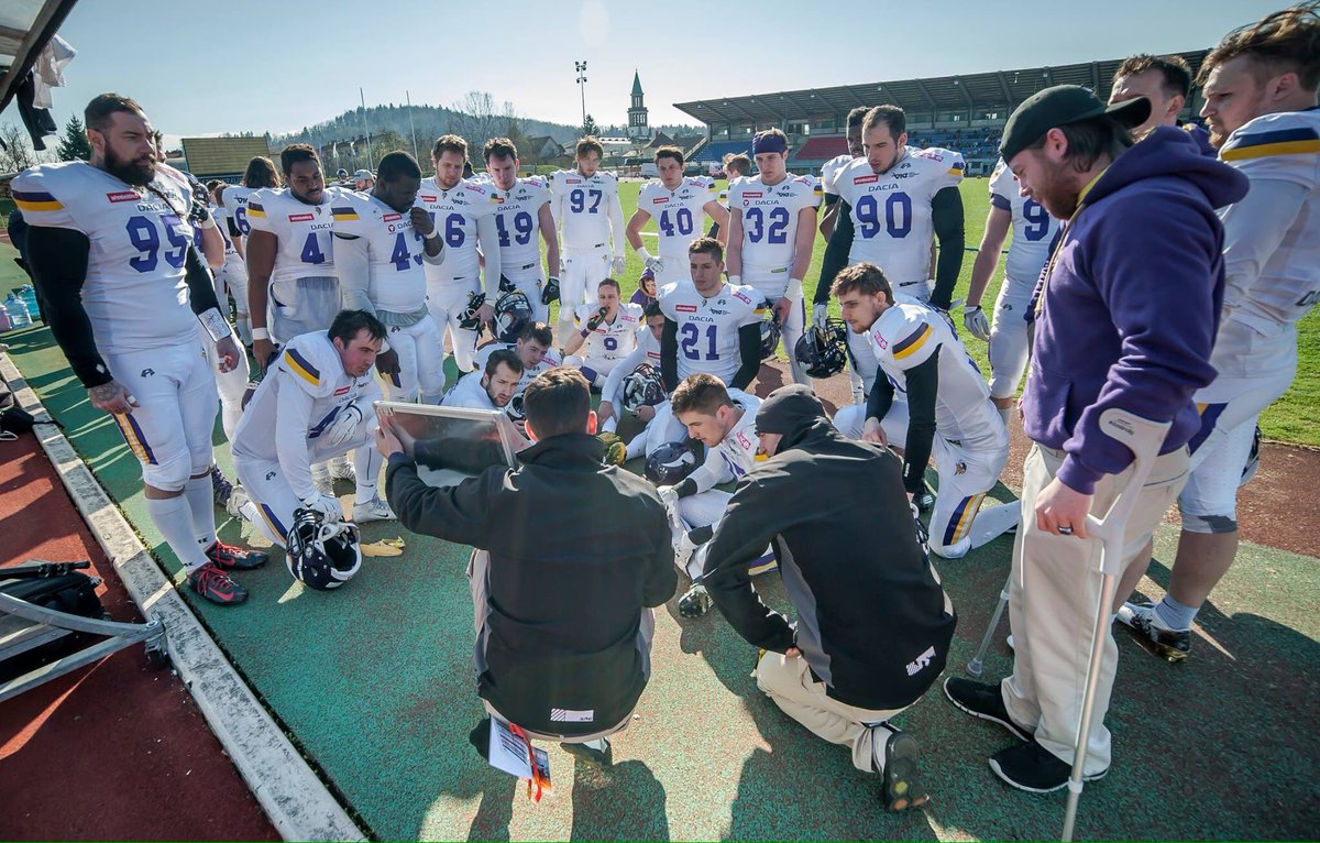 ViennaVikings's tweet photo. #tbt Der 1. Sieg im 1.Spiel der Meistersaison 2017! #DaciaVikings vs. #LjubiljanaSilverhawks.
🏈🏆#Hauptstadt #Staatsmeister #AFL #relentless https://t.co/YvXfbeJdIs