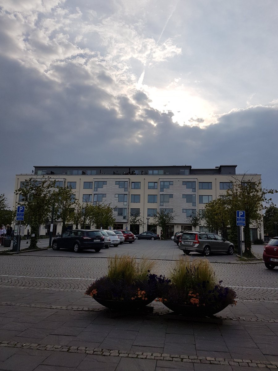 Fiafossil's tweet photo. Microscopy all day while the sun is shining. And when I step off the train in Lund this happens...
#amIcursed? https://t.co/5qP1mxWjmH