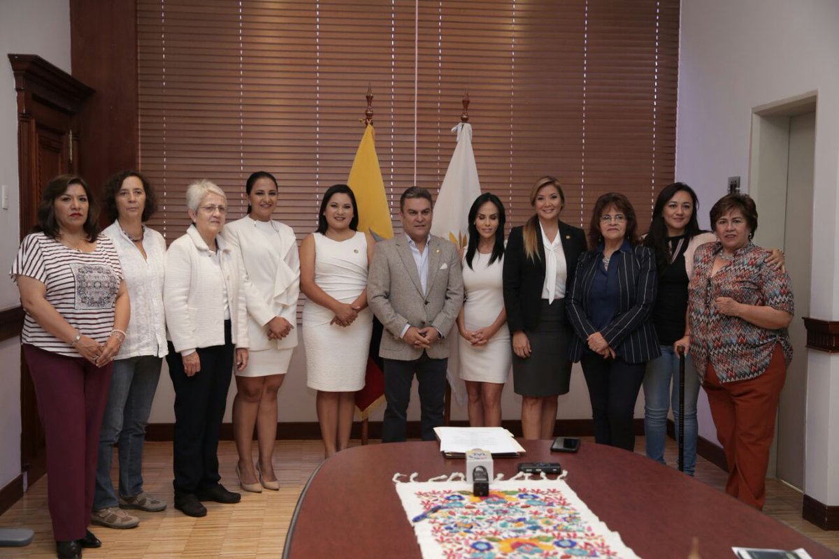 ppsesa's tweet photo. Recibimos de parte de @MujeresGP el proyecto: "Ley orgánica para prevenir y erradicar la violencia contra las mujeres"
#NoViolenciaALaMujer https://t.co/wivYTTKjVY