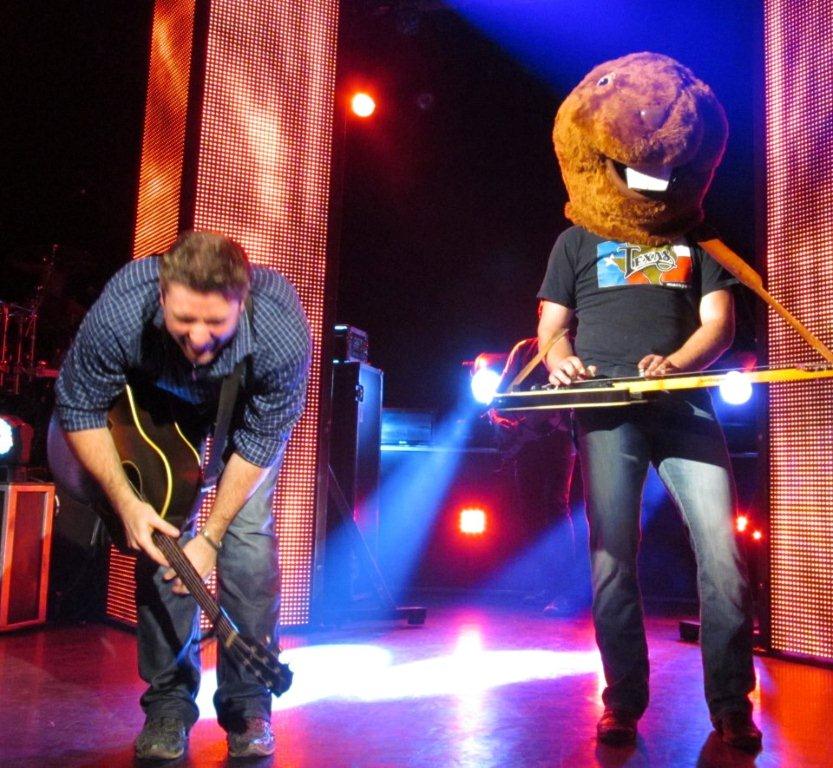 pjt0212's tweet photo. @ChrisYoungMusic .@ChrisYoungMusic There might have been one other time you laughed this hard. #TB2012 #BeaverHead @Tiffylove40 @Stephanie2952 #ROFL https://t.co/V6Nxy8pU6m