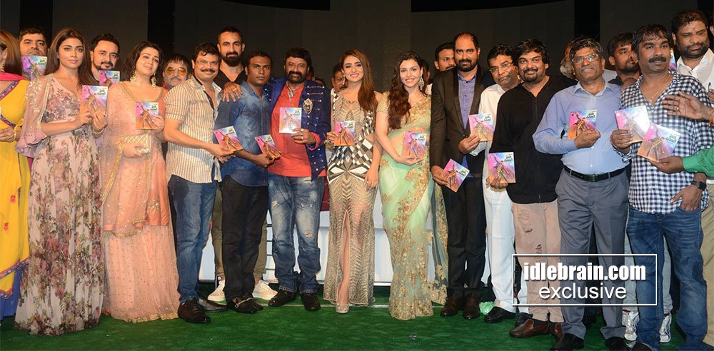 idlebraindotcom's tweet photo. #PaisaVasool music launch at Khammam
https://t.co/vppNkqPZK0
@shriya1109 @musskansethi9 @KyraDutt
#PvAudioLaunch https://t.co/3RdV7qUQcy