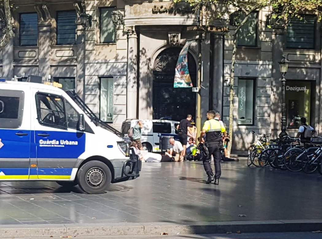 Nbc News On Twitter Latest Van Hits Pedestrians In Barcelona Causing Multiple Injuries Police Say Https T Co 0h5dikf2xe