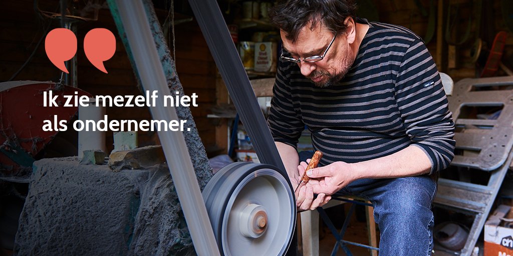 ondernemersvoor's tweet photo. Antoine van #Knifeforging maakt unieke, handgemaakte aardappelmesjes. Van afval! https://t.co/gQHL0ZlnAc #ambacht #ondernemersvooriedereen https://t.co/mrTtIRadgB