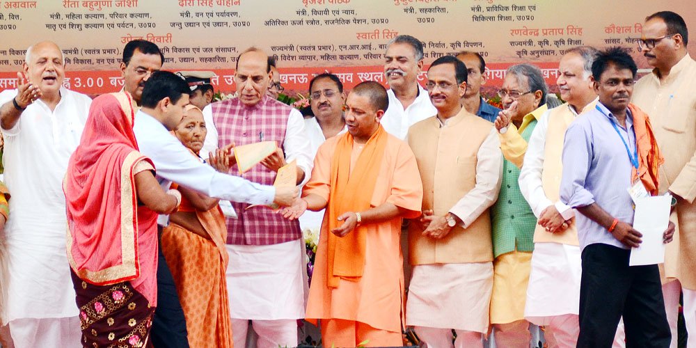 <a href="/rajnathsingh/">Rajnath Singh</a> कार्यक्रम के दौरान लखनऊ जनपद के 7,574 किसानों को लाभान्वित किया गया।