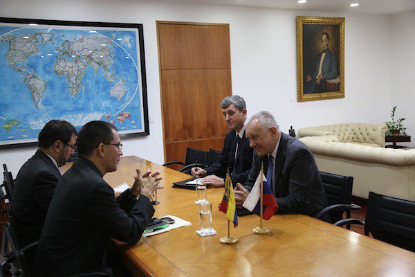 Minhvi_Oficial's tweet photo. Venezuela y Rusia fortalecen cooperación en economía productiva, minería, seguridad y vivienda https://t.co/aVkRhkxXGN https://t.co/UHhHpBsEH7