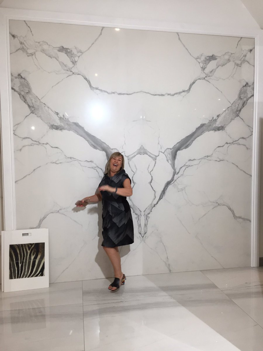 HomeSmithsJax's tweet image. Digitally printed book matched marble effect large format tiles from @casaceramica modelled by @Dianacelella #SBIDonTour